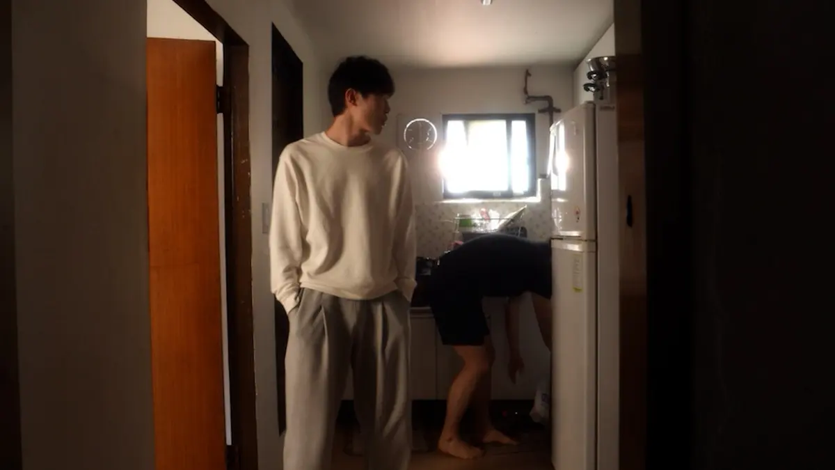 의존 still 1