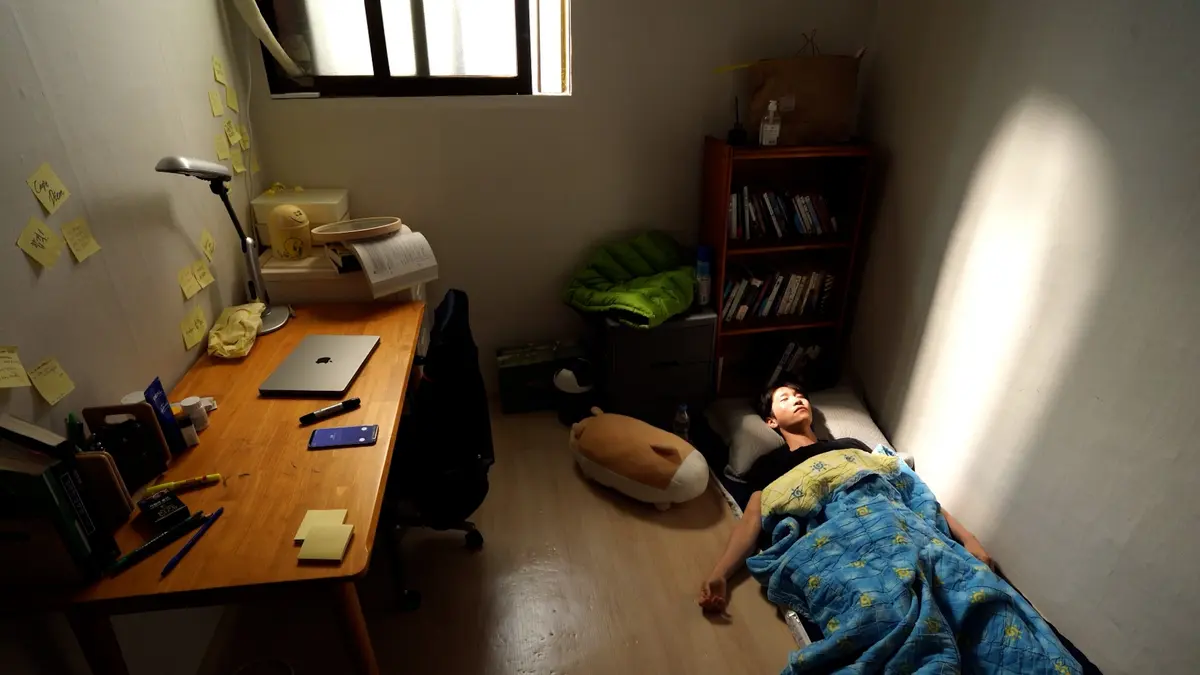 의존 still 2